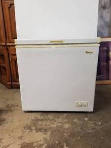 lot 122 image: Freezer