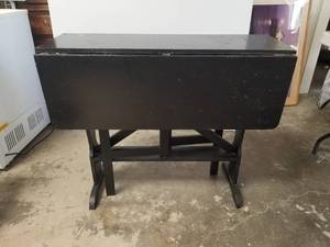 lot 67 image: Furniture