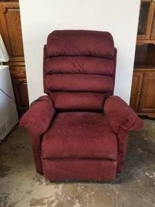 lot 66 image: Furniture