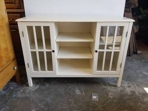 lot 30 image: Furniture
