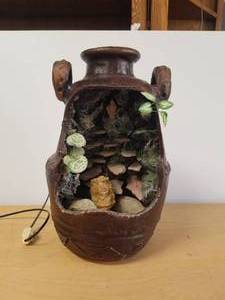 lot 181 image: Household Decorations