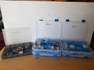lot 10 image: Jewelry making supplies