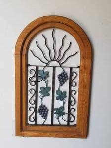 lot 165 image: Household Decorations