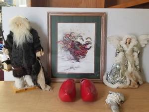 lot 176 image: Christmas Decorations