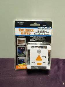 lot 84 image: LYNX 12-LED LIGHT WITH MOTION AND DAWNDUSK SENSORS  WHITE #00026