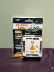 lot 78 image: LYNX 12-LED LIGHT WITH MOTION AND DAWNDUSK SENSORS  WHITE #00026