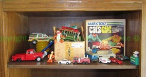 lot 10 image: Assorted vintage toys as shown