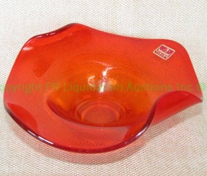 lot 17 image: Viking hand blown art glass