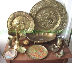 lot 186 image: Brass decor items including cloisonne and more