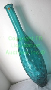 lot 193 image: Made in Spain large glass palace vase 39 tall