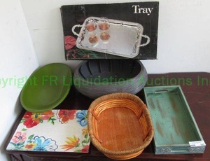 lot 197 image: Assorted serving trays and decor bowls