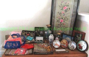 lot 224 image: Assorted Asian theme collectible items as shown