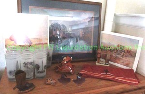 lot 241 image: Texas theme items including Texas state shaped sun glasses, Commemorative Texas glass set and more as shown