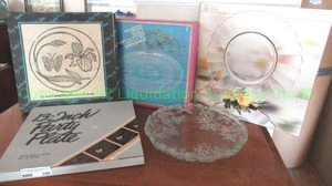 lot 246 image: Crystal & glass hostess plate serving platters including Anchor Hocking