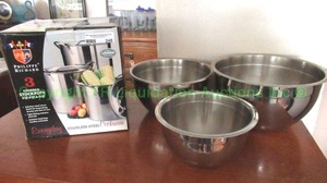 lot 248 image: Philipe Richard stainless steel covered stock pot set (one cover only) and Tramontina stainless steel mixing bowls