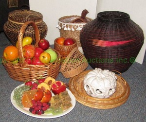 lot 98 image: Assorted baskets and artificial fruit decor