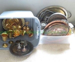 lot 273 image: Assorted silver plated and gold toned serving ware as shown