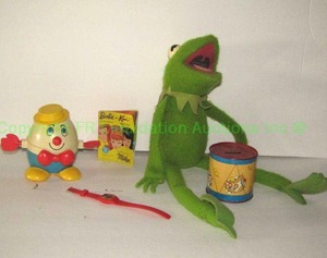 lot 116 image: 1976 Fisher Price Jim Henson signed Kermit the Frog Muppet doll and other vintage toys