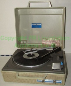 lot 126 image: Vintage General Electric model V648N portable record player