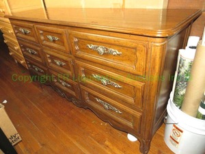 lot 76 image: Drexel vanity dresser solid oak wood, Matches lot 77