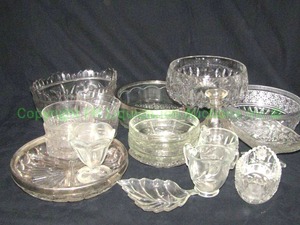 lot 130 image: Assorted crystal and glass serving dishes