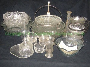 lot 132 image: Assorted glass and crystal serving dishes