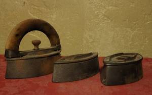 lot 5 image: Lot of 3 Mrs. Potts Sad Irons as shown. (Your Bid x 3)