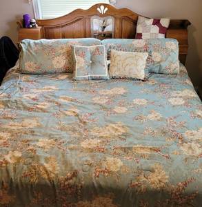 lot 62 image: Vintage wooden framed king size bed with bedding in style, color, and condition shown.