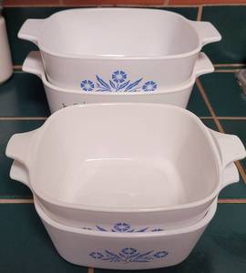 lot 76 image: Lot of 4 vintage Corning Ware dishes in style, color shown. (Your bid x 4)