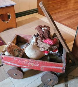 lot 101 image: Vintage Coca-Cola wooden crate wagon with contents as shown.