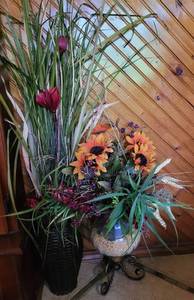 lot 104 image: Floral  home decor arrangements as shown.