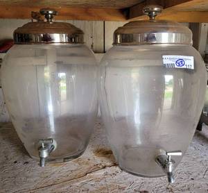 lot 117 image: Lot of 2 glass beverage dispensers with lids as shown. (Your bid x 2)
