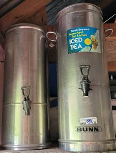 lot 139 image: Lot of 2 stainless steel tea dispensers as shown. (1) Curtis Streamliner and (1) Bunn. (Your bid x 2)