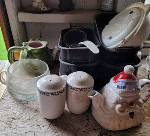 lot 144 image: Miscellaneous items as shown.