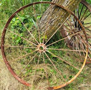 lot 167 image: Large Vintage Wagon Wheel as shown. Approx 45in diameter.