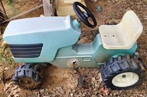 lot 175 image: Ertl John Deere Child Petal Tractor as shown.