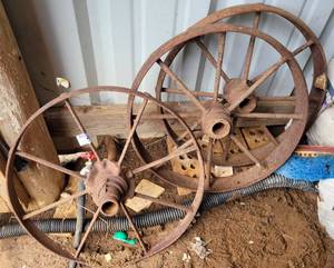 lot 189 image: Lot of 3 vintage wagon wheels as shown. (Your bid x 3). Each approx. 18in diameter.