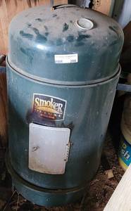 lot 200 image: Smoker Deluxe Charcoal Smoker as shown.