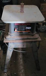 lot 214 image: Craftsman Oscillating Spindle Sander as shown.