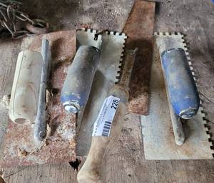 lot 228 image: Lot of Trowels as shown.