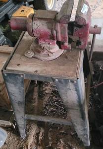 lot 230 image: Vintage Vise On Stand as shown.