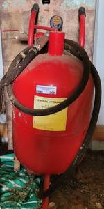 lot 260 image: 40 LB Capacity Central Pneumatic Pressurized Sandblaster as shown.