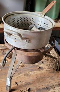 lot 268 image: Propane burner with frying potstrainer as shown.
