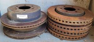 lot 7 image: SIX-LUG AUTOMOTIVE ROTORS AS SHOWN.