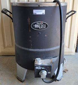 lot 20 image: CHARBROIL THE BIG EASY OIL-LESS TURKEY FRYER AS SHOWN. NO LID.