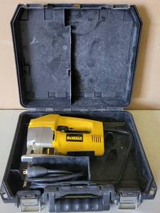 lot 57 image: DEWALT VARIABLE SPEED ORBITAL JIG SAW MODEL DW318 WITH BLADES AND STORAGECARRYING CASE AS SHOWN.