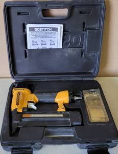 lot 60 image: BOSTITCH MAGNESIUM BRAD NAILER WITH STORAGECARRYING CASE AS SHOWN.