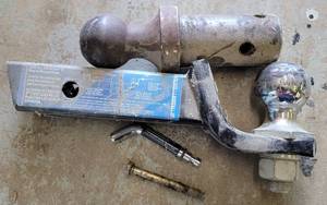 lot 64 image: TOWING HITCH, BALL, AND ACCESSORIES AS SHOWN.