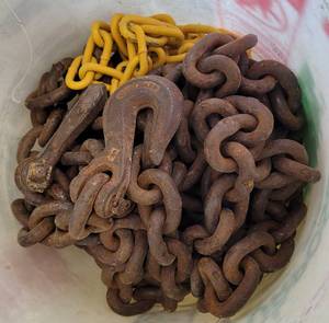 lot 65 image: TOWING CHAIN IN PLASTIC PAIL AS SHOWN.