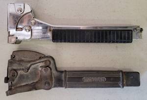 lot 83 image: LOT OF 2 STAPLERS IN STYLES SHOWN. (1) ARROW AND (1) BOSTITCH. (YOUR BID X 2)